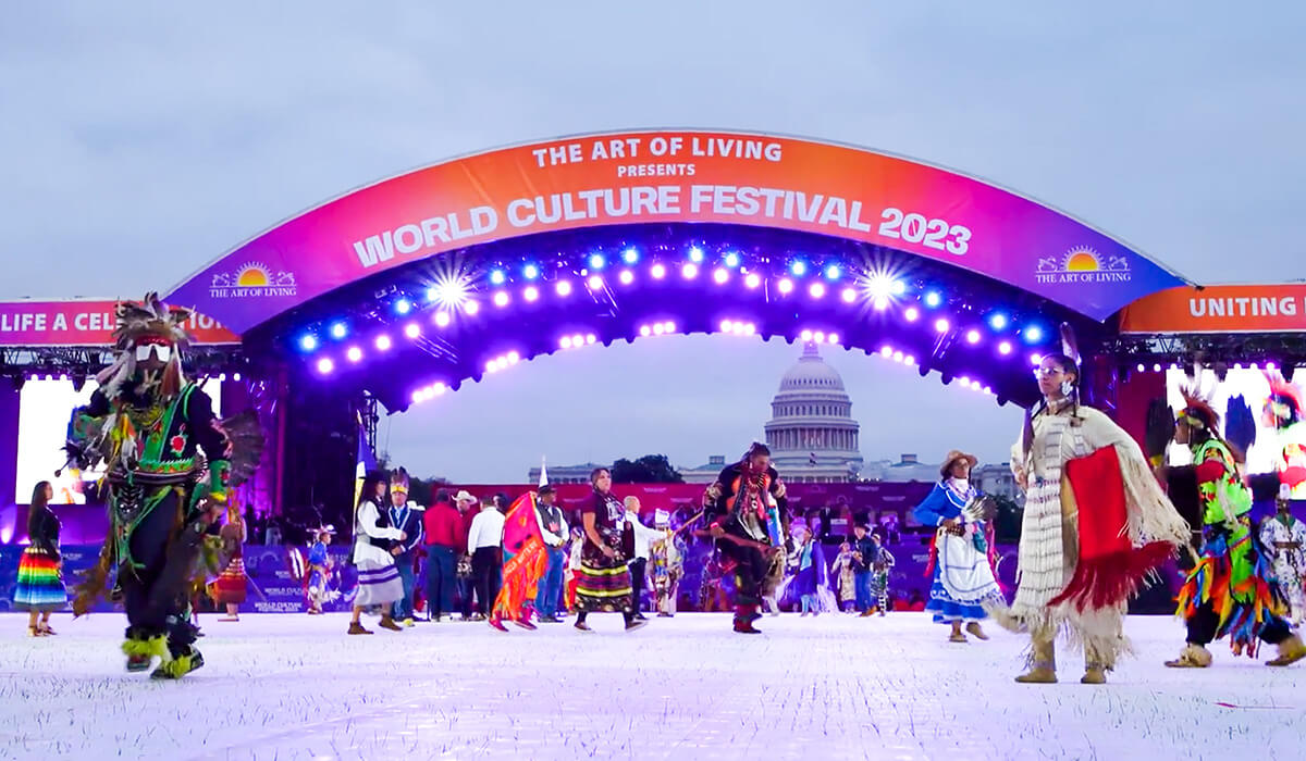 在美国首届世界文化节吸引 2600 万人目光